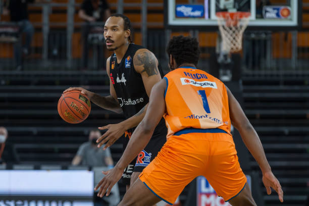 洲的教练 洲的教练